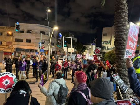 العشرات في تظاهرة ضد الحرب والجريمة في حيفا